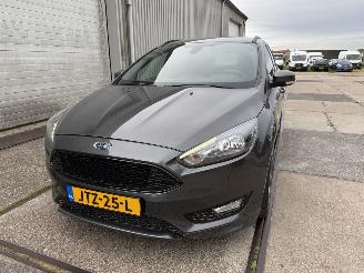 uszkodzony samochody osobowe Ford Focus 1.0 ST-Line 2017/4