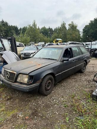 Sloopauto Mercedes E-klasse E 250 D 1989/1