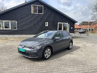Vaurioauto  passenger cars Volkswagen Golf TSI 110 PK NAVI CLIMA VIRT DASH PDC CRUISE B.J 10-2020 2020/1