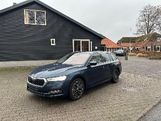 Unfallwagen Skoda Octavia TSI AUTOMAAT HYBRIDE NAVI CLIMA VIRT DASH CAMERA TREKHAAK LED B.J 12-2024 2024/12