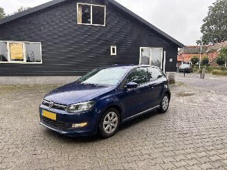 damaged passenger cars Volkswagen Polo TDI NAVI AIRCO STOELVERW CRUISE B.J 2011 2011/1