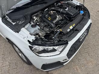 Audi A1 TFSI  VIRT DASH AIRCO PDC B.J 2023 LICHTE SCHADE picture 10