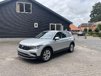 Avarii autoturisme Volkswagen Tiguan TIGUAN AUTOMAAT 150 PK NAVI CLIMA CAMERA VIR DASHBOARD LED TREKHAAK B.J 2024 2024/1