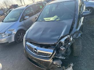 Vrakbiler auto Opel Zafira  2010/10