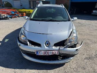 Damaged car Renault Clio III GRANDTOUR EXCEPTION 2009/2