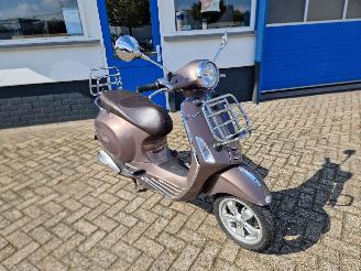 skadebil bromfiets Vespa  PRIMAVERA TOURING 2017/2