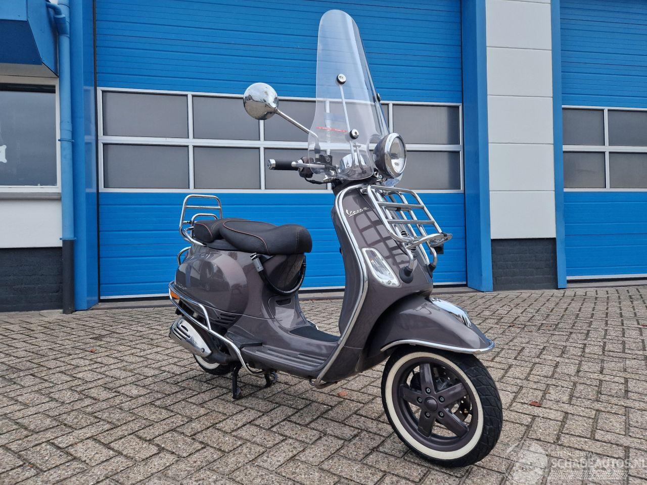 Vespa  LXV VIE DELLA MODA