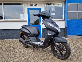  Peugeot  KISBEE BLACK EDITION 2021/7