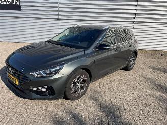 Voiture accidenté Hyundai I-30 1.0 T-GDI 12V Combi/o  Benzine 998cc 88kW (120pk) FWD 2023/4