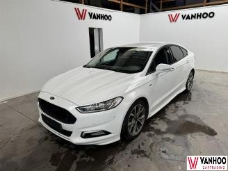 Vaurioauto  passenger cars Ford Mondeo  2017/1