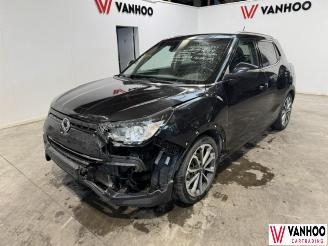damaged passenger cars Ssang yong Tivoli  2019/4