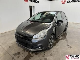 krockskadad bil auto Peugeot 208  2019/5