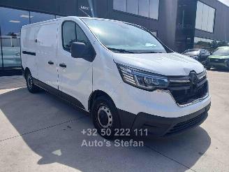 krockskadad bil auto Renault Trafic CONFORT 2024/3