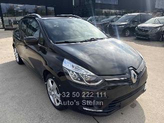 krockskadad bil auto Renault Clio IV GRANDTOUR 2020/5