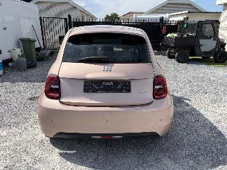 Unfallwagen Fiat 500E 500 e 3+1 La Prima 2026/2