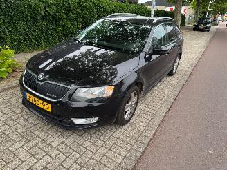 uszkodzony samochody osobowe Skoda Octavia 1.6 TDI Greenline Businessline 2014/12