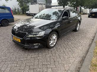 damaged passenger cars Skoda Superb 1.6TDI Ambition Business 2017/4