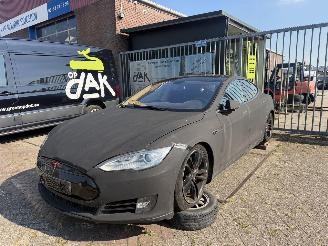 Vaurioauto  passenger cars Tesla Model S NO PAPERS !!!  85 Signature Performance 2013/1