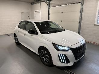 Vaurioauto  passenger cars Peugeot 208  2024/12