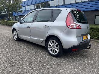 Vaurioauto  passenger cars Renault Scenic 2.0 Aut. 2011/4