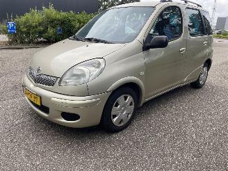 Damaged car Toyota Yaris 1.3 Aut. 2003/10
