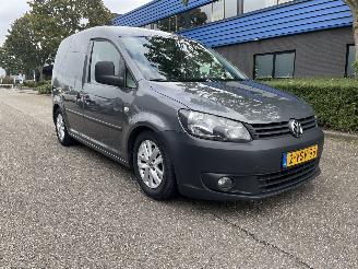krockskadad bil auto Volkswagen Caddy 1.6 tdi 75kw 2012/7