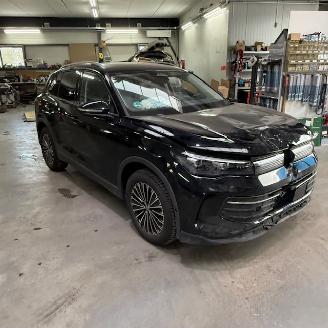 Schadeauto Volkswagen Tiguan  2025/10
