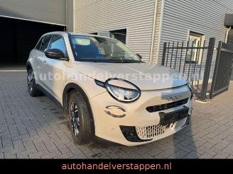 Vaurioauto  passenger cars Fiat 600 Hybrid 1.2 Hybrid DCT  Automatik 2025/6