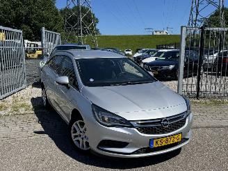 Coche accidentado Opel Astra SPORTS TOURER 1.0 edition 2016/11
