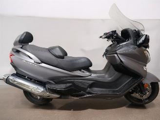 Vaurioauto  scooters Suzuki  BURGMAN 2019/5