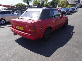 krockskadad bil auto Ford Escort Cabrio 1.6 1990/3