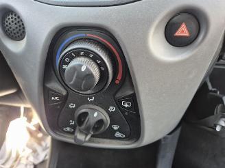 Peugeot 108 1.0 picture 6