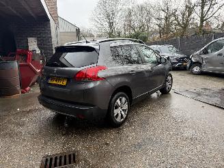 uszkodzony samochody osobowe Peugeot 2008 1.2 PureTech Style (SUV 5-dr.) 2015/7