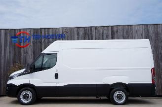 skadebil auto Iveco Daily 35S13 2.3 HPi L2H2 Hi-Matic Airco Navi Trekhaak 93KW 2016/1