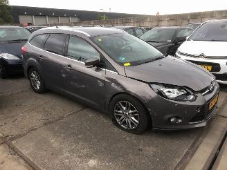 Voiture accidenté Ford Focus  2012/5
