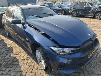 damaged passenger cars BMW 3-serie 320e  Hybrid Automaat Stationcar 2023/3