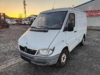 Uttjänta bilar auto Mercedes Sprinter 2.2 CDI Wit 9147 Onderdelen 611987 Motor 2004/2