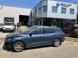 Schadeauto Ford Focus 1.0i 92kW Combi Clima Navi 2022/3