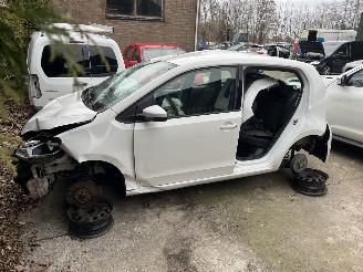 Schadeauto Volkswagen Up!  2017/4