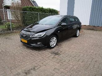 Coche accidentado Opel Astra 1.6 CDTI Navi Clima 6-Bak 2016/9