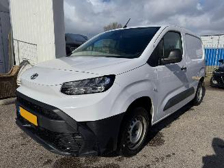 skadebil bedrijf Toyota Proace CITY 1.2 Turbo L1 Challenger 2024/12