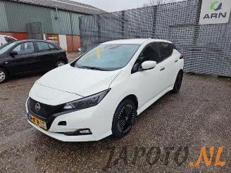Vrakbiler auto Nissan Leaf Leaf (ZE1), Hatchback, 2017 39/40kWh 2022/8