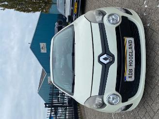 Vrakbiler auto Renault Twingo II (CN) Hatchback 3-drs 1.2 16V (D4F-764(D4F-E7)) [55kW] 5-BAK 2012/1