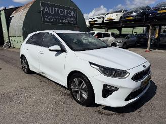 skadebil auto Kia Ceed 1.0 T-GDI 88KW Clima Navi Led Xenon Camera DynamicPlusLine NAP 2019/6
