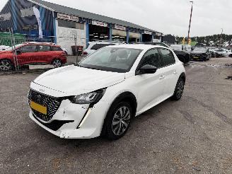 Vaurioauto  passenger cars Peugeot e-208 50 kWh 100KW Navi Clima Led Active Pack NAP 2023/11