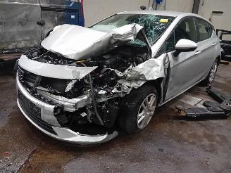 Auto da rottamare Opel Astra Astra K Hatchback 5-drs 1.2 Turbo 12V (F12SHL) [81kW]  (08-2019/12-202=
2) 2019/10