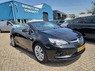 skadebil auto Opel Cascada CABRIO AUTOM  1.6 Turbo Innovation  LAKSCHADE 2018/6