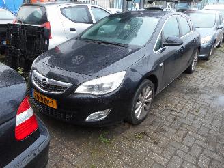Coche accidentado Opel Astra 1.4 turbo benzine 2011/8