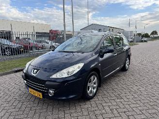 damaged passenger cars Peugeot 308 SW 1.6 HDi 80Kw AIRCO 2007/11