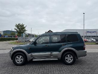 Vaurioauto  passenger cars Mitsubishi Pajero 3.2 Di-D GLX  4x4 AIRCO 2004/7